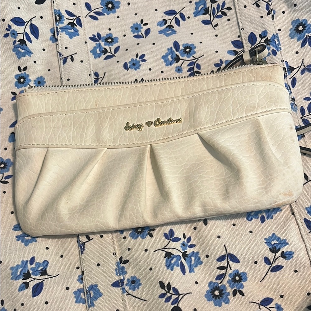 Juicy Couture White Wristlet Clutch Elegant Design